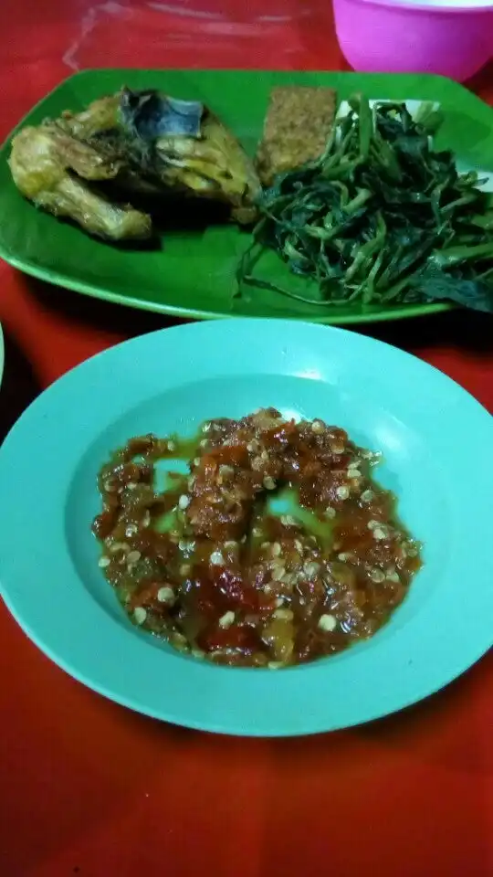 Sambal setan khas cirebon ( benhil )