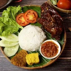 Gambar Makanan Lesehan Pecel Lele Lestari & Seafood, Srengseng Sawah 13