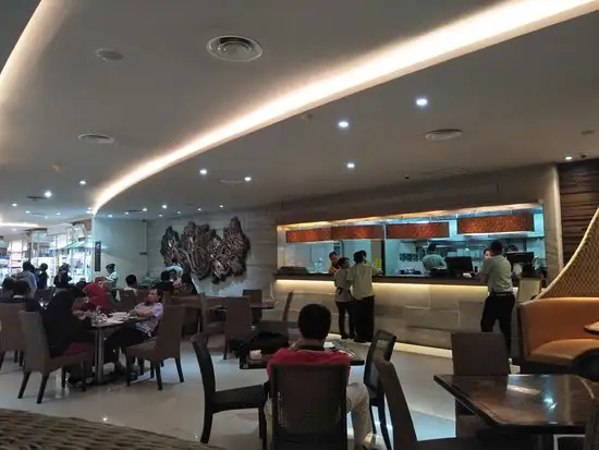 Gambar Makanan Madame Sari Restaurant 12