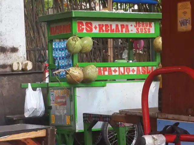 Gambar Makanan Jajanan Pinggiran Tugu Proklamasi 1