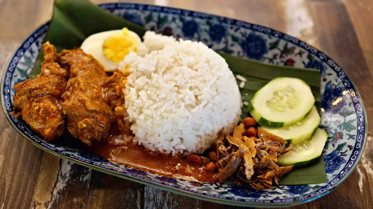 Nasi Lemak Berlauk Jalan Masuk Taman Kandiah