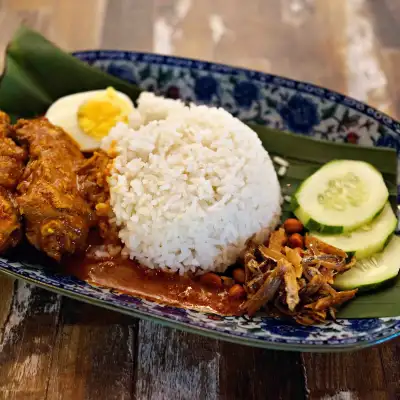 Nasi Lemak Berlauk Jalan Masuk Taman Kandiah