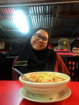 Aziz Tomyam & Western Food