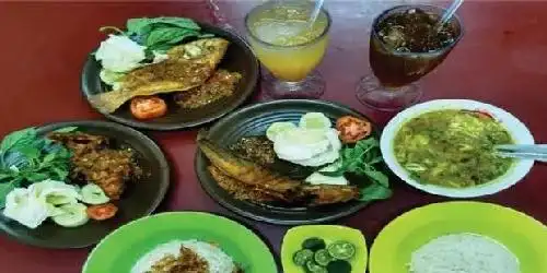 Ayam Bakar & Pecel Lele Rizki, Gang Buntu