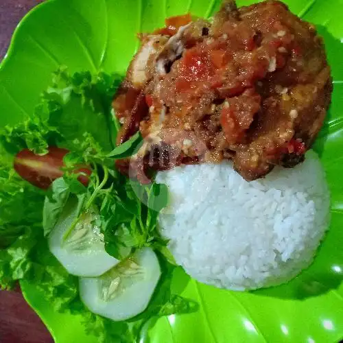 Gambar Makanan Ayam Panggang Bumbu Merah & Nasi Rawon Chen-Chen, Tukad Balian 16