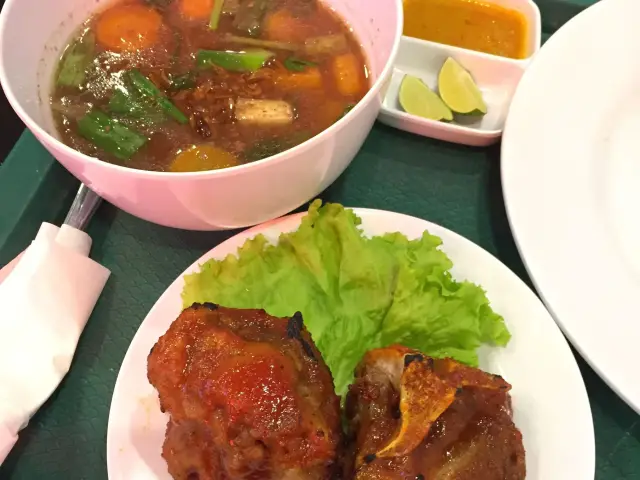 Gambar Makanan Sop Buntut Ibu Henny 13