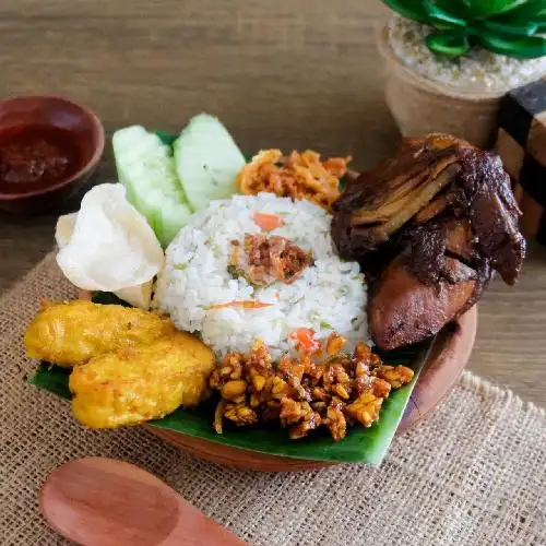 Gambar Makanan Nasi Kuning LILY, MERAPI, Depan Salon Akhim 9