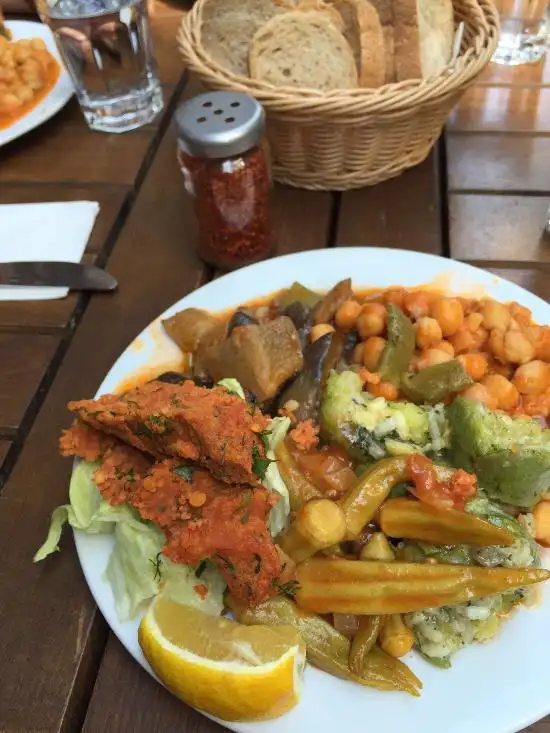 lokanta helvetia'nin yemek ve ambiyans fotoğrafları 5