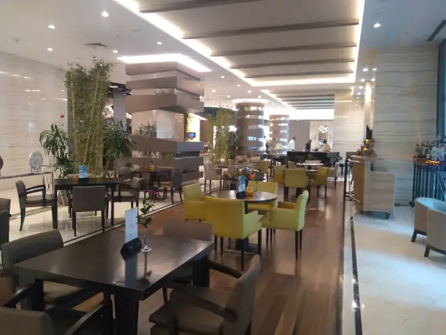 Bon a Petit Cafe & Cake - Radisson Blu Hotel'nin yemek ve ambiyans fotoğrafları 4