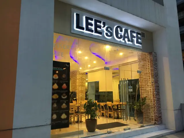 LEE's Cafe Food Photo 3