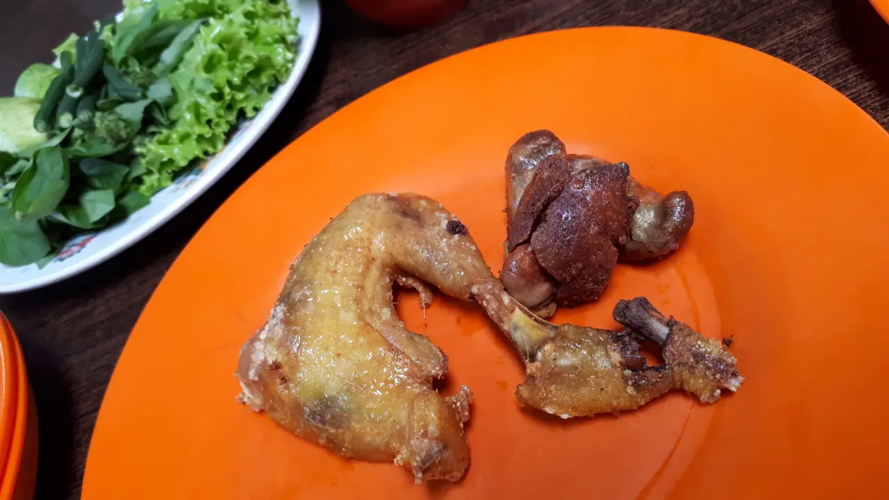 Ayam Goreng & Ayam Bakar Brebes