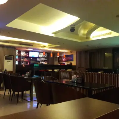 Phoenix Lounge - The Alana Surabaya Hotel