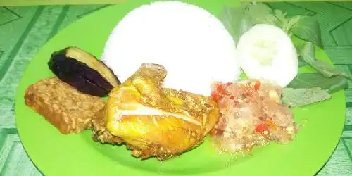 Ayam Goreng Joyo Slamet, Dahlia