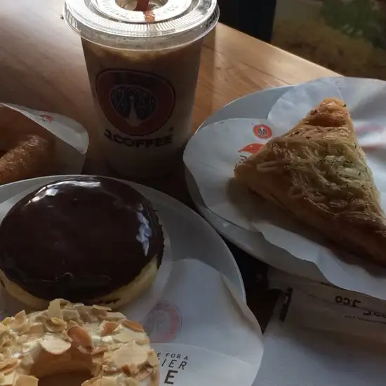 J.Co. Donuts N Coffee