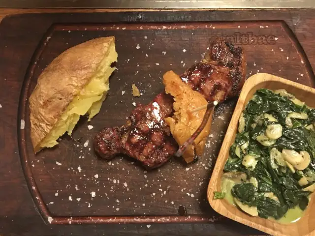 Nusr-Et Steakhouse Sandal Bedesteni'nin yemek ve ambiyans fotoğrafları 23