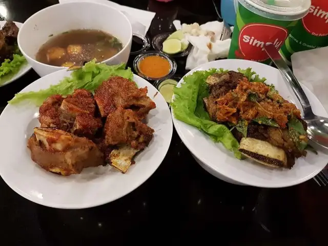 Gambar Makanan Sop Buntut Ibu Henny 15