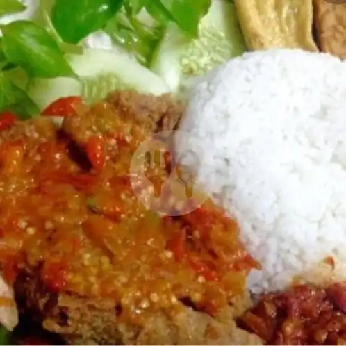 Gambar Makanan Ayam Geprek Sambal Caplak Bu Bimbi, Medan Barat 4