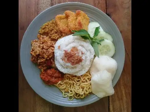 Nasi Uduk Kang Yadi, Depan Indomart Sonosewu