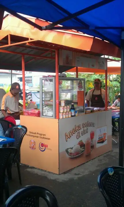 Niaga Makan Minum F&N Newtown Stall