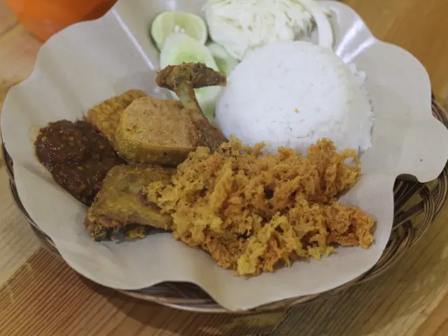 Gambar Makanan Ayam Goreng Borobudur 19