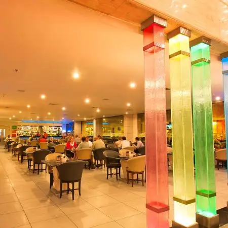Gambar Makanan AJ Brandon Restaurant in the FM7 Resort Hotel 15