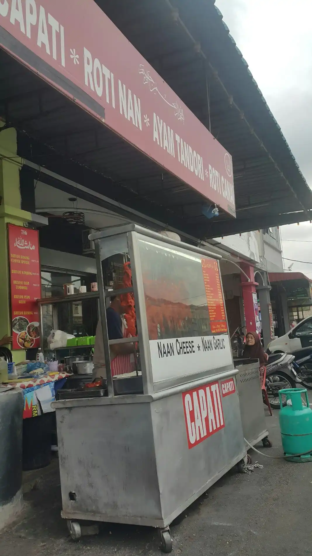 Capati Roti Nan Ayam Tandoori