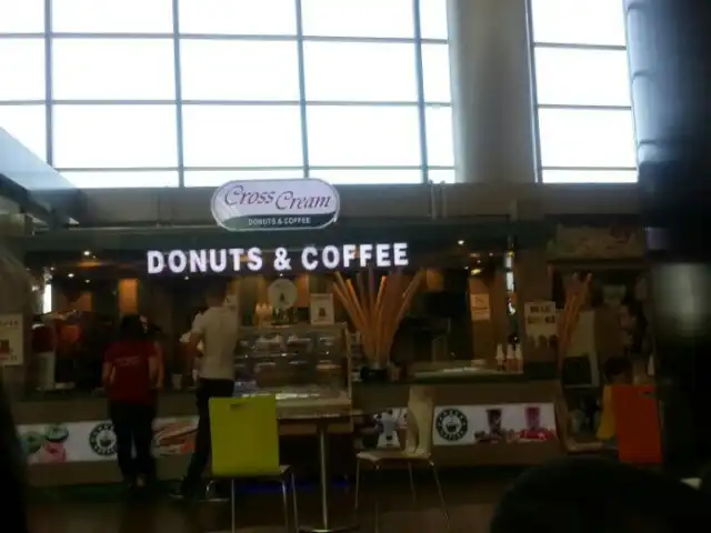 CROSS CAFE - DONUTS&COFFEE'nin yemek ve ambiyans fotoğrafları 8