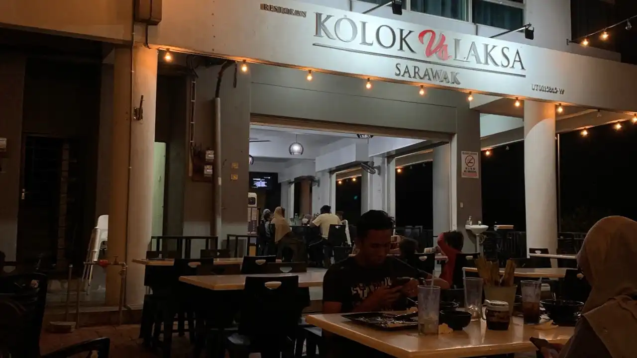 Restoran Kolok vs Laksa Sarawak