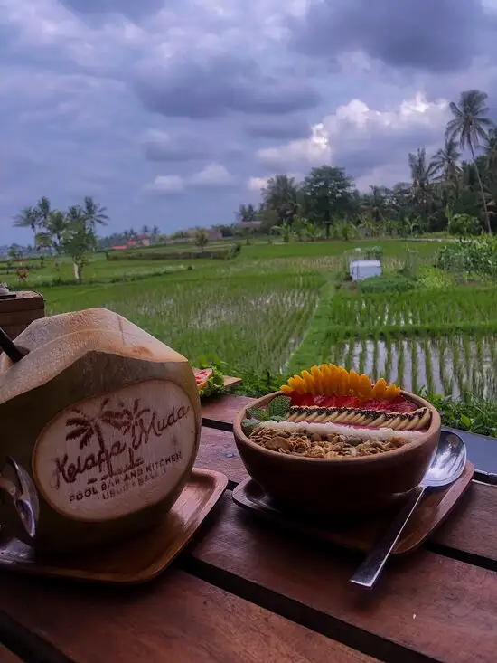 Gambar Makanan Kelapa Muda Ubud 9