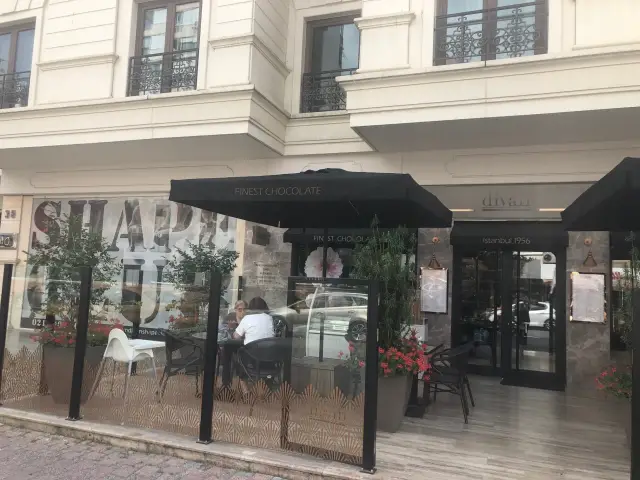 Divan Patisserie & Cafe - Wyndham Grand İstanbul Kalamış Marina Hotel'nin yemek ve ambiyans fotoğrafları 4