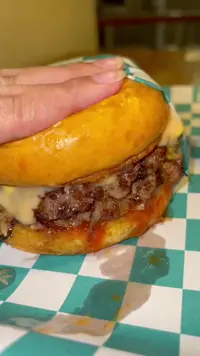 Video Makanan di Five Monkeys Burger - Panglima Polim