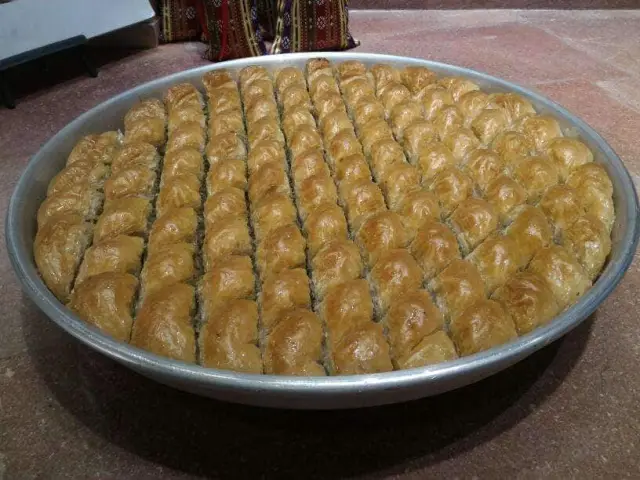 Elmacıpazarı Güllüoğlu'nin yemek ve ambiyans fotoğrafları 12