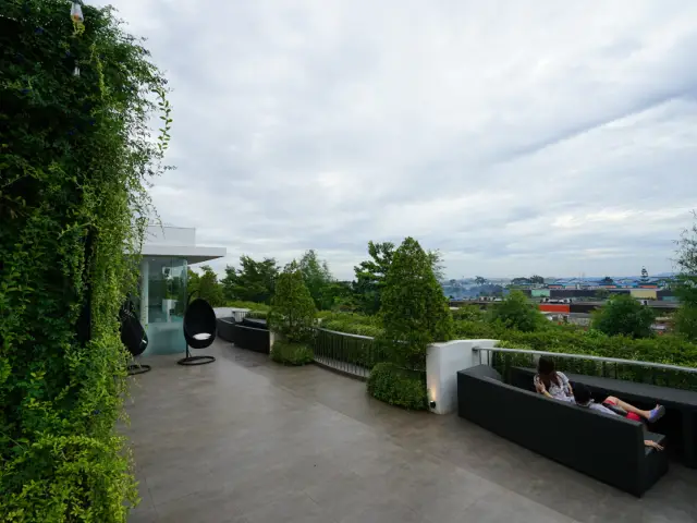 Gambar Makanan Montezuma Rooftop Lounge - FM7 Resort Hotel 6