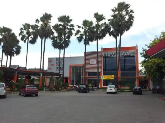 Gambar Makanan Cafe & Resto Utama Raya 7