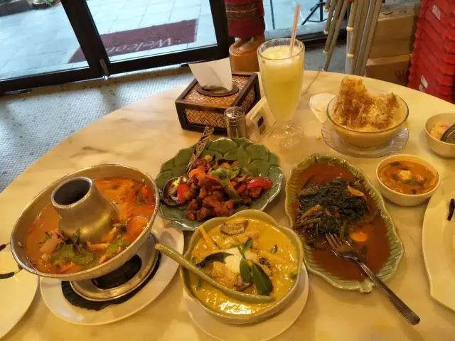 Ahroy Thai Cuisine Food Photo 8