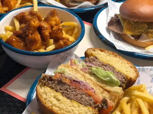 Pop - Up Burger Store'nin yemek ve ambiyans fotoğrafları 16
