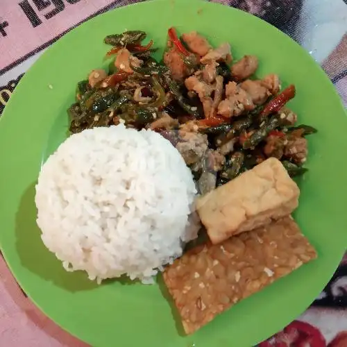 Gambar Makanan Ayam Geprek Dan Oseng Mercon Yu Lastri, Foodcourt UGM 8