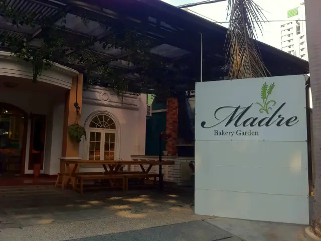 Gambar Makanan Madre Bakery Garden 5