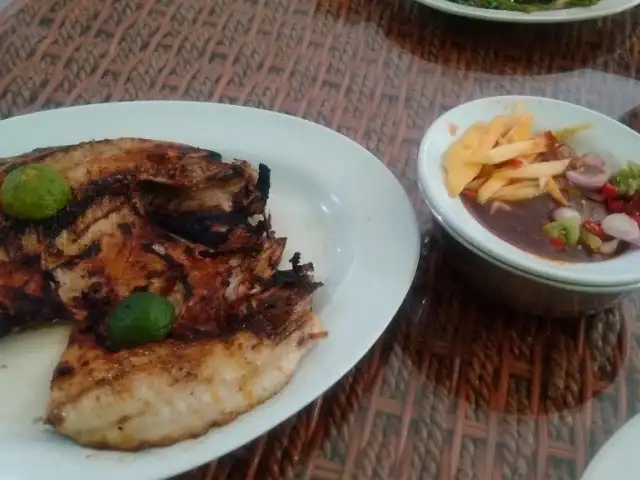 Gambar Makanan Phinisi - Pondok Ikan Bakar Makassar 4
