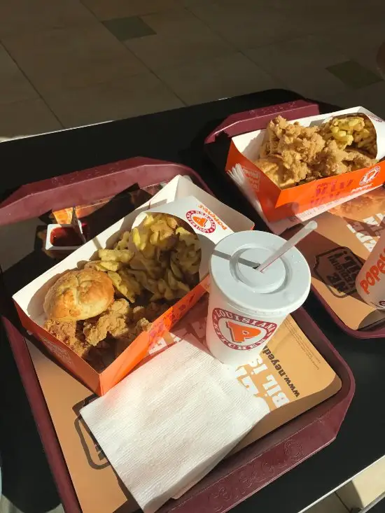 Popeyes Louisiana Kitchen'nin yemek ve ambiyans fotoğrafları 2