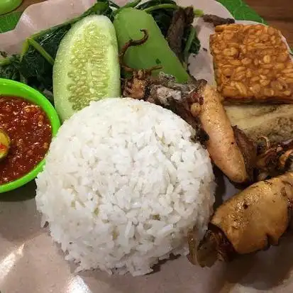 Gambar Makanan Warung Siti Neneng Tempong, Jalan N Khauripan 7
