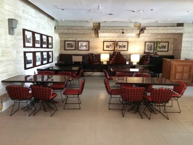 GLO Cafe & Lounge - Crown Regency Hotel & Towers Food Photo 3
