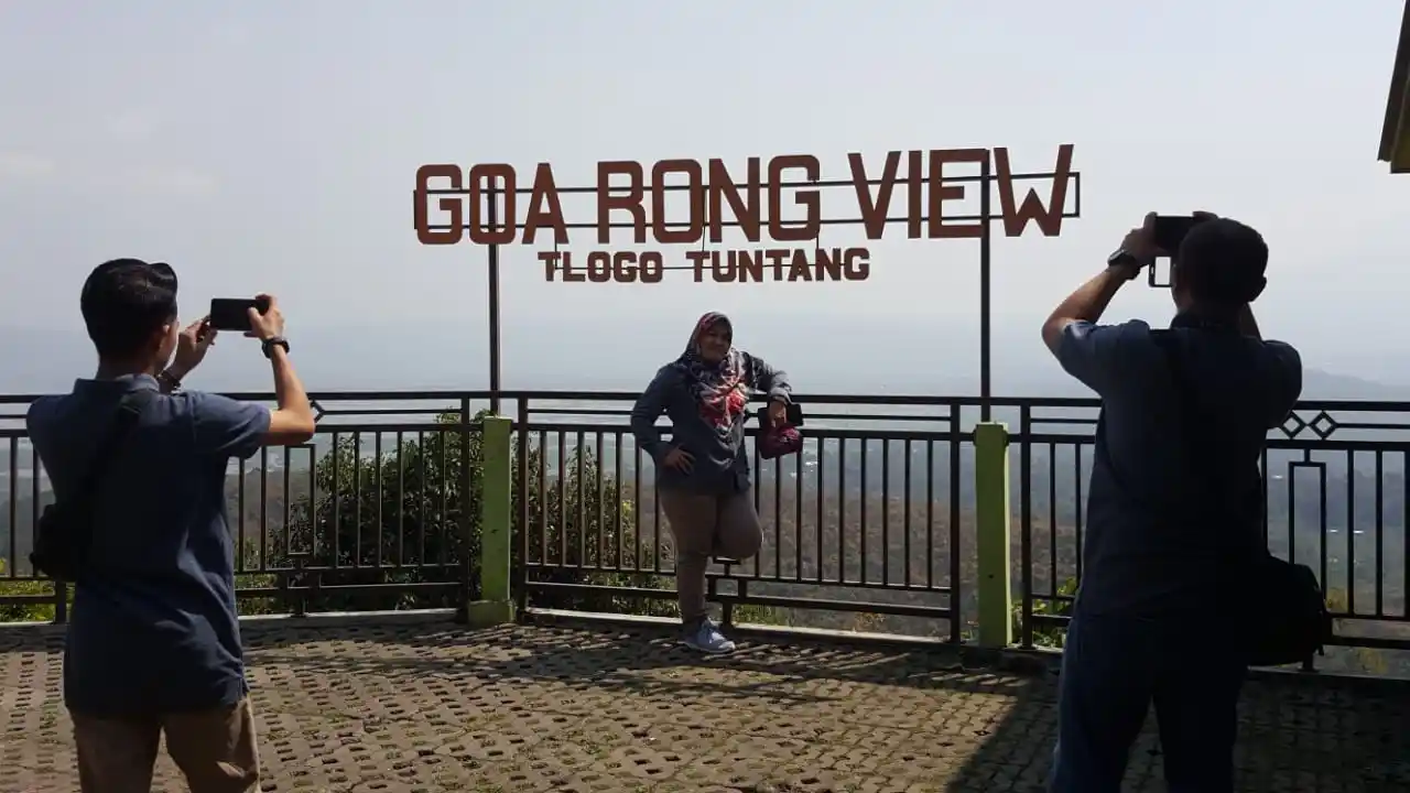 Resto Gua Rong Tlogo Resort & Plantation