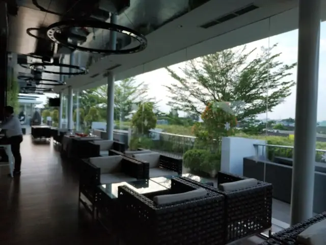 Gambar Makanan Montezuma Rooftop Lounge - FM7 Resort Hotel 14