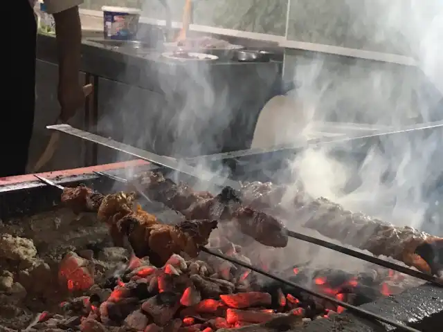 Öz Adana Ocakbaşı - Azizin Yeri'nin yemek ve ambiyans fotoğrafları 10