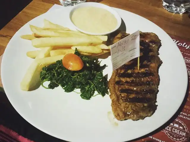 Gambar Makanan Steak Hotel by Holycow! 1