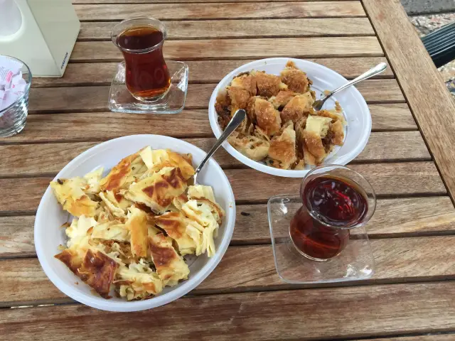 Tarihi Yeniköy Börekçisi'nin yemek ve ambiyans fotoğrafları 21