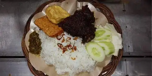 Bebek Doeloe ( Nasi Bebek & Ayam Penyet ), LampuMerahRawaBelong