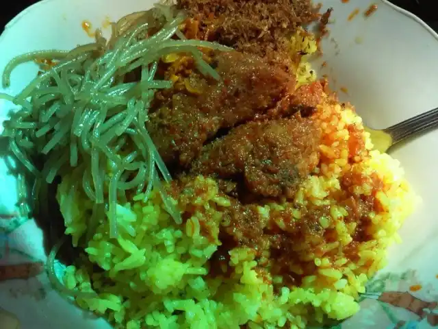 Gambar Makanan Warung Nasi Kuning "Avon" Ambon 16
