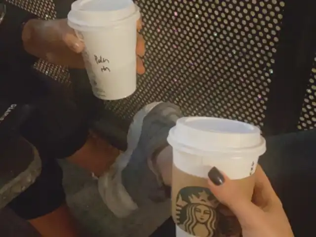 Starbucks Larus'nin yemek ve ambiyans fotoğrafları 3